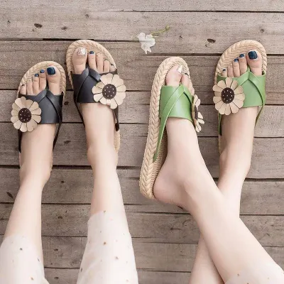 FASHIONABLE FLIP-FLOPS BEACH 